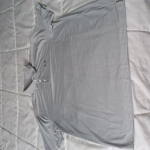Men's size extra large Under Armor loose Polo excellent condition